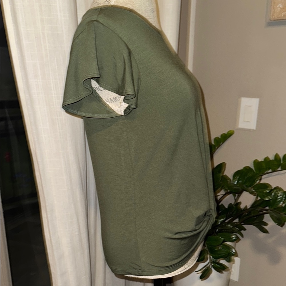 Time & Tru Womens Olive Army Green Knot Front Top shortsleeve blouse Small (4-6) - Picture 6 of 9